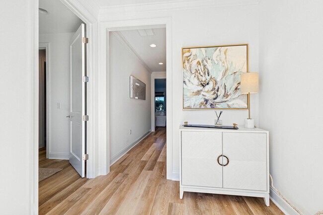 Building Photo - 84 Roundwood Dr