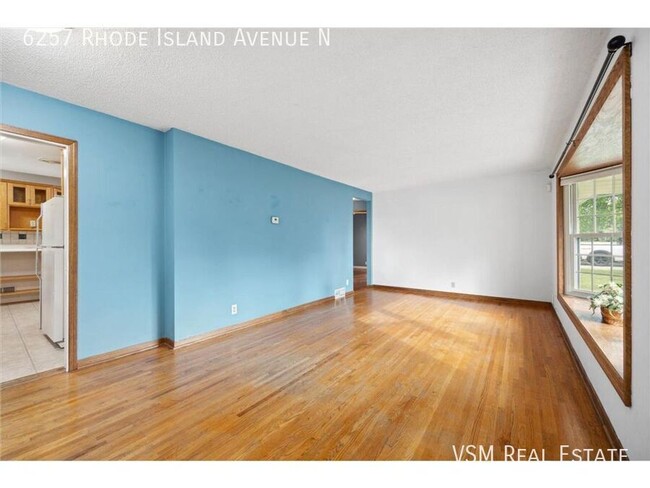 Building Photo - 50% Off February Rent! 4 Bed - 2 Bath Broo...