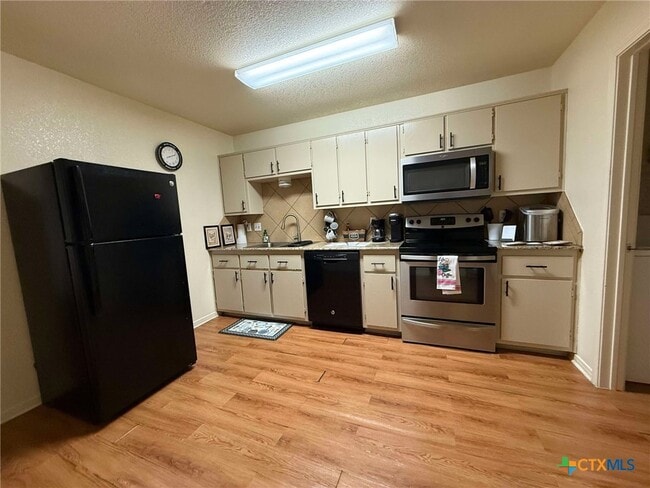 Building Photo - 1008 Circle M Dr