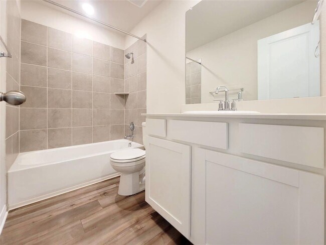 Building Photo - 120 Longmount Cv