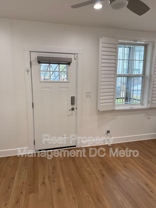 Building Photo - 216 21st St NE
