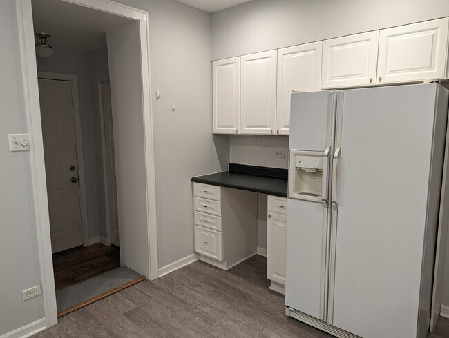 Building Photo - 5650 N Spaulding Ave