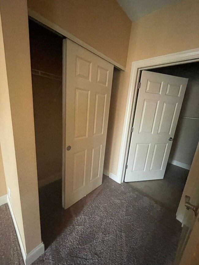 Building Photo - AVAILABLE NOW!!!  Beautiful 2 bedroom, 2 b...