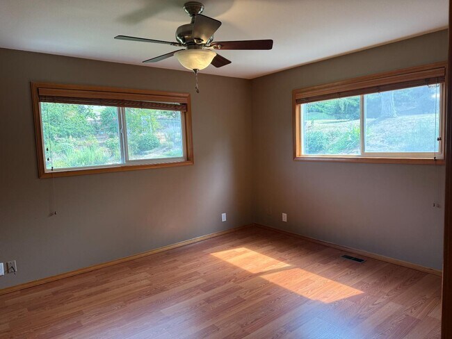 Building Photo - 1416 Scenic Dr