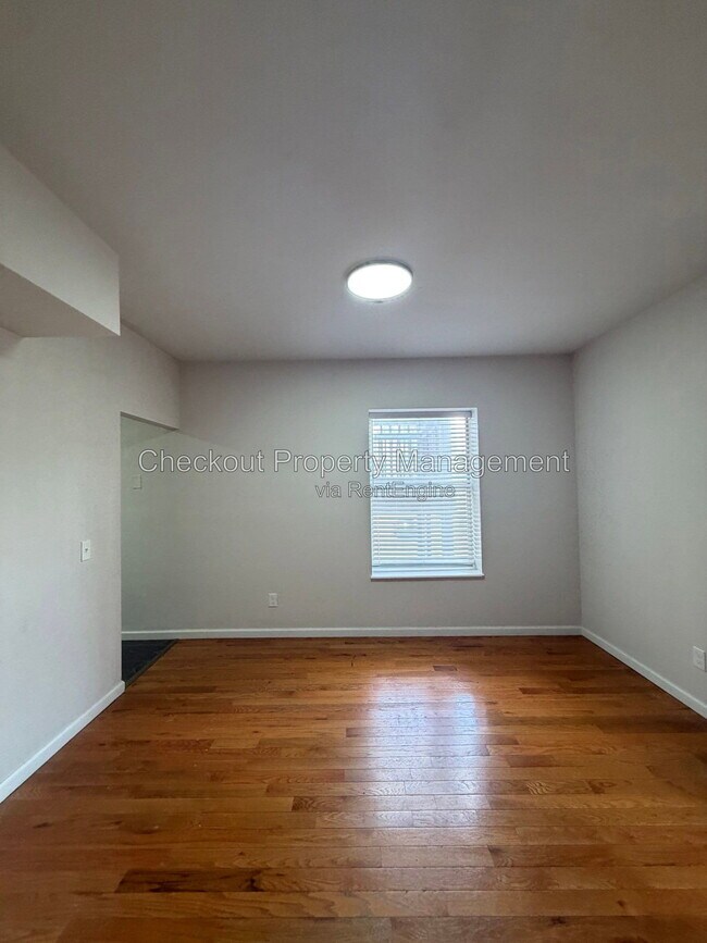 Building Photo - 5535 Pershing Ave