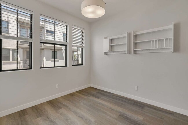 Building Photo - Sophisticated Camelback Corridor Tri-Level Townhome now available!
