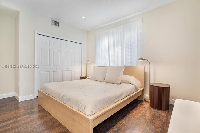 Building Photo - 920 SW 9th St