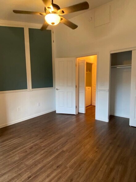 Building Photo - 7429 S Alkire St