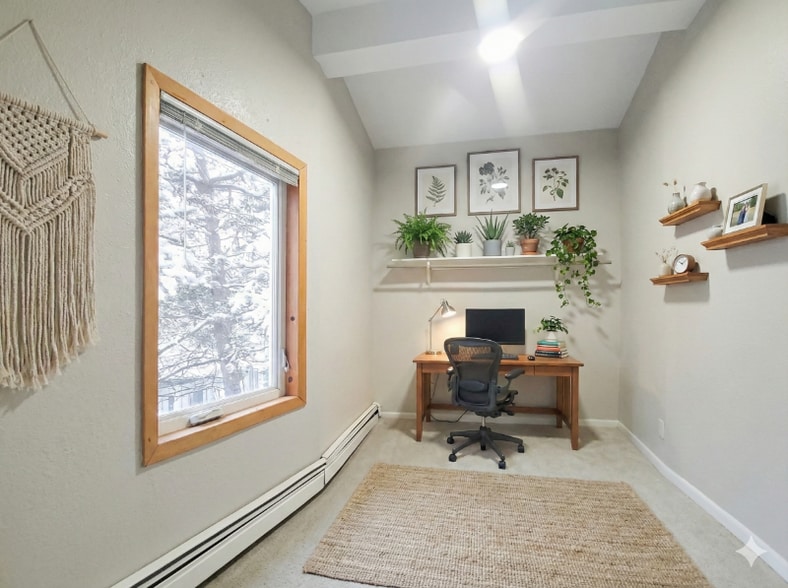 Building Photo - 644 Van Buren St NE