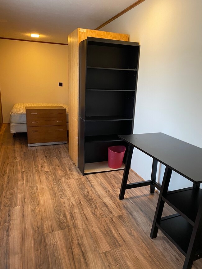 Building Photo - 5 Bayley Ave