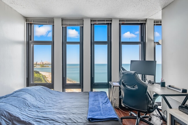 Building Photo - 6700 S South Shore Dr