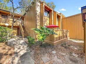 Building Photo - 233 Crown Oaks Way