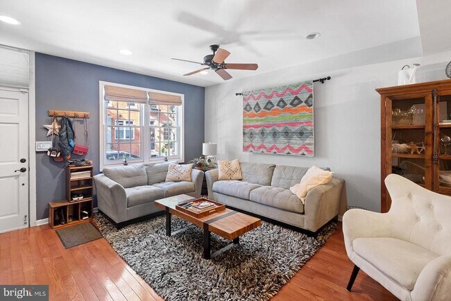 Building Photo - 213 Montrose St