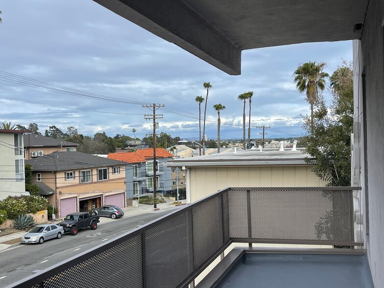 Building Photo - 3200 Cheviot Vista Pl