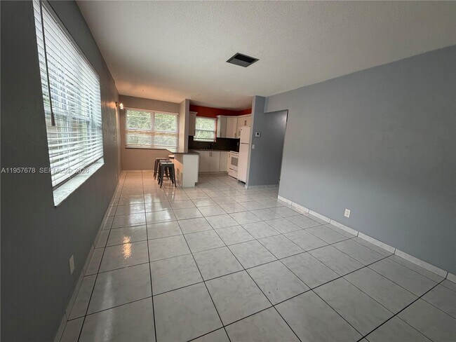 Building Photo - 1301 N 12th Ct