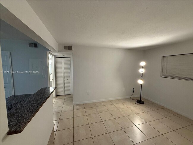 Building Photo - 350 Palm Cir W