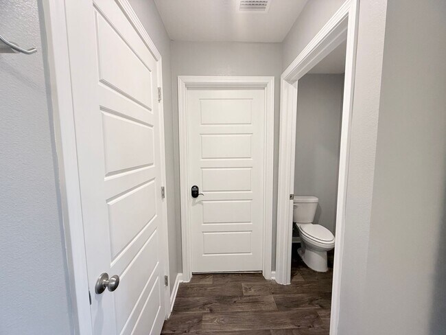 Building Photo - Beautiful 4 Bed/2 Bath Home With 2-Car Garage