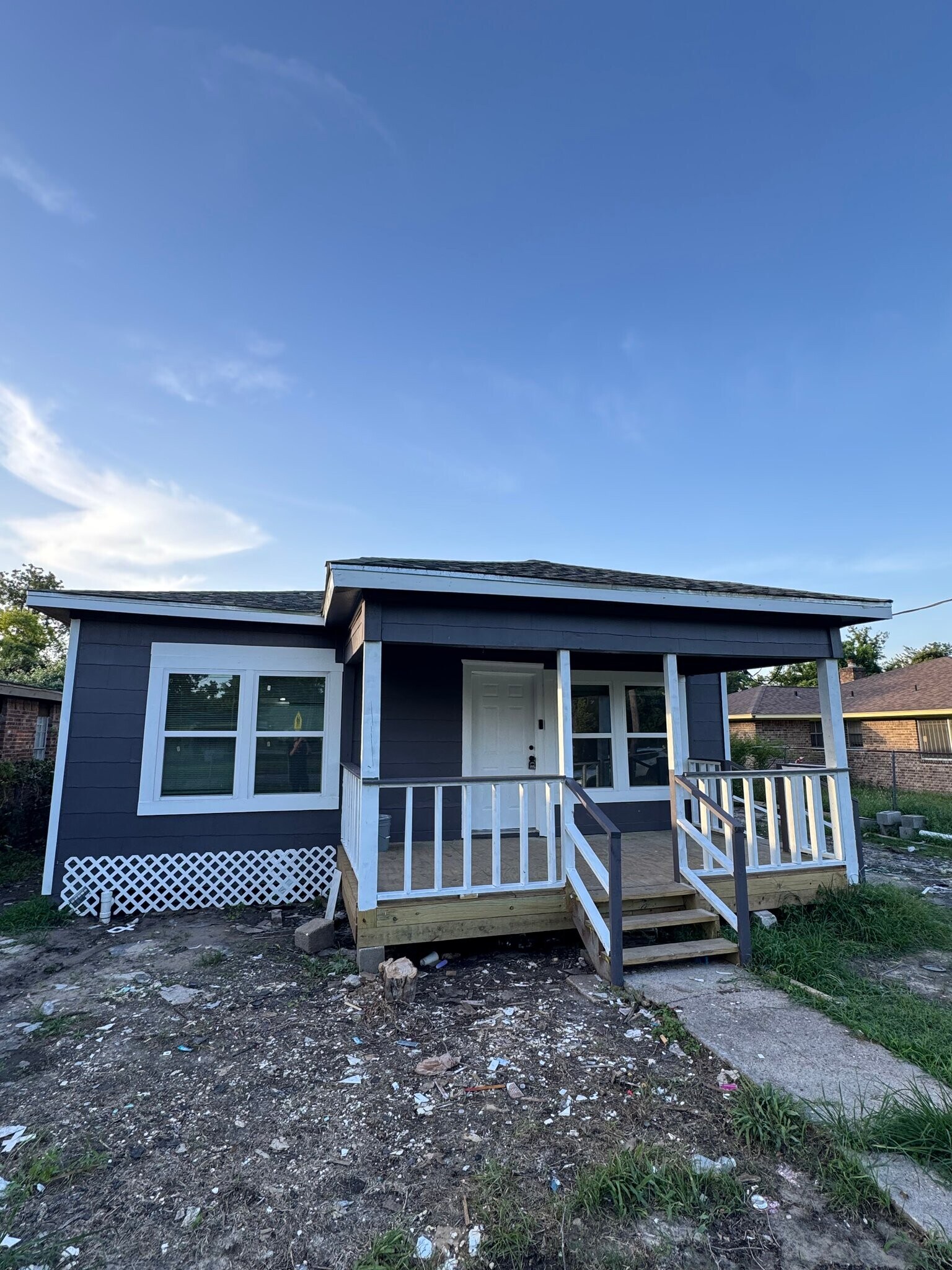 Building Photo - 878 Granville Dr