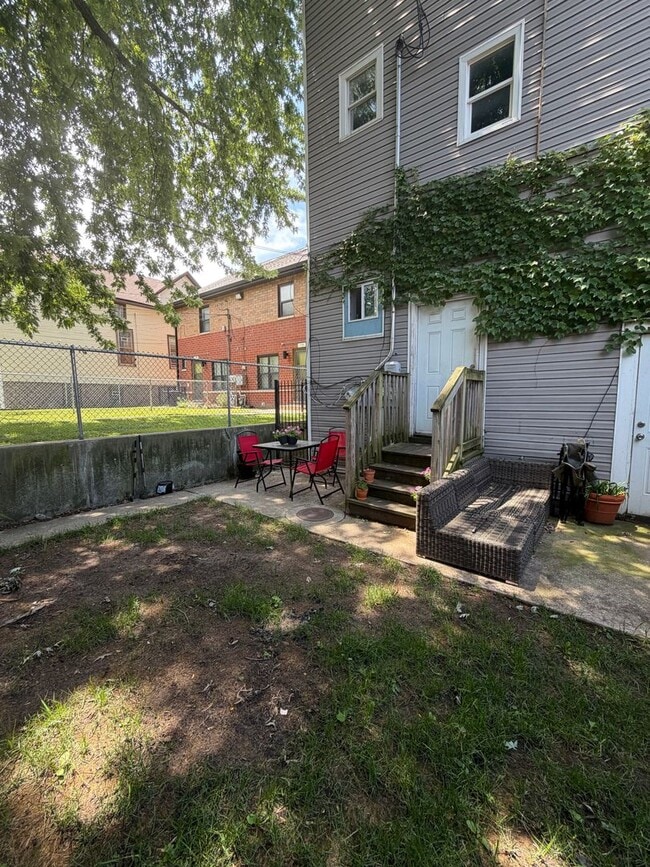 Building Photo - 1729 N Whipple St