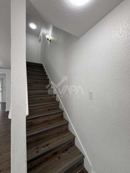 Building Photo - 3713 Candlebluff Dr