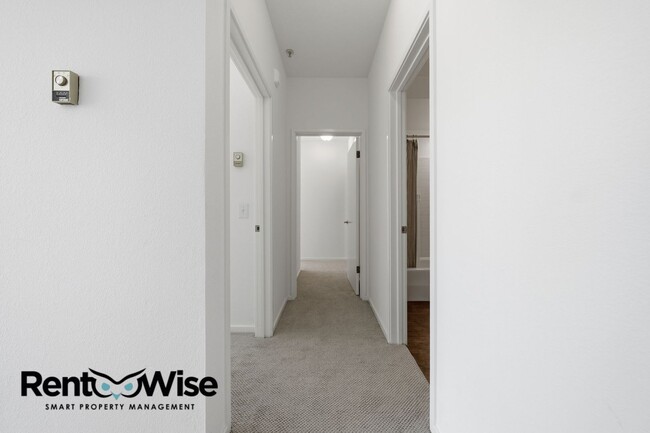 Building Photo - 2060 Sutter St