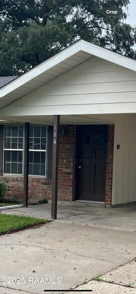 Building Photo - 104 Sorority Dr