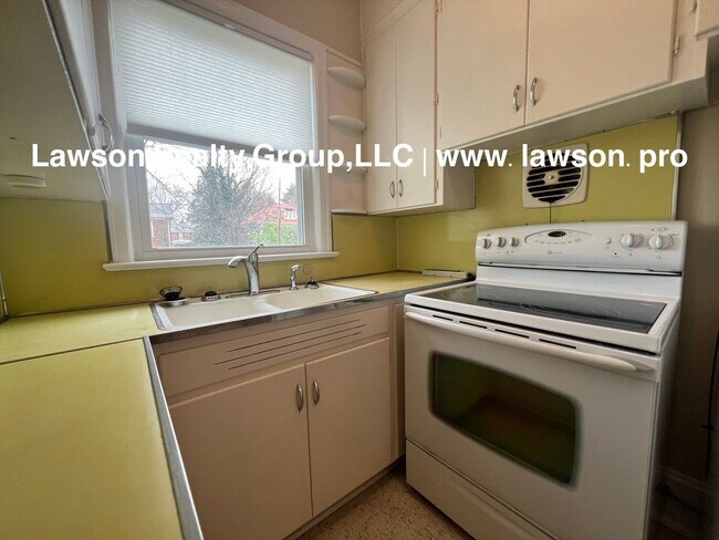 Building Photo - 1733 Maiden Ln SW