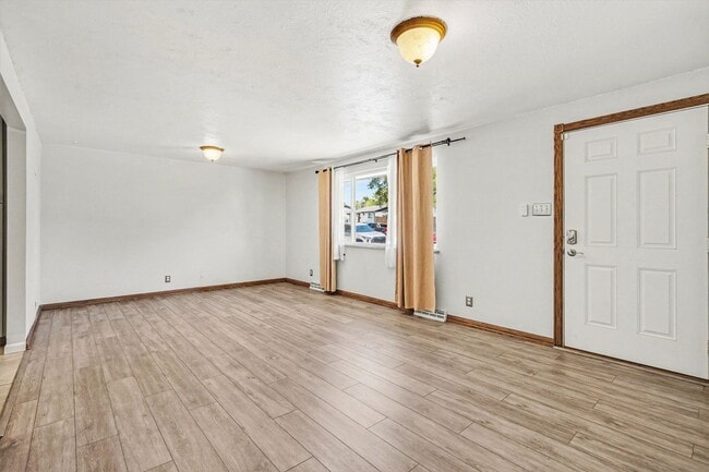 Building Photo - 6881 Fox Way
