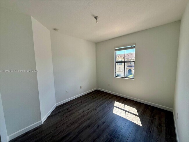 Building Photo - 1075 NW 33rd Manor