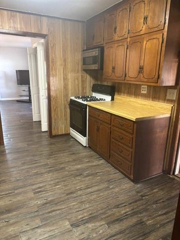 Building Photo - 501 Center St