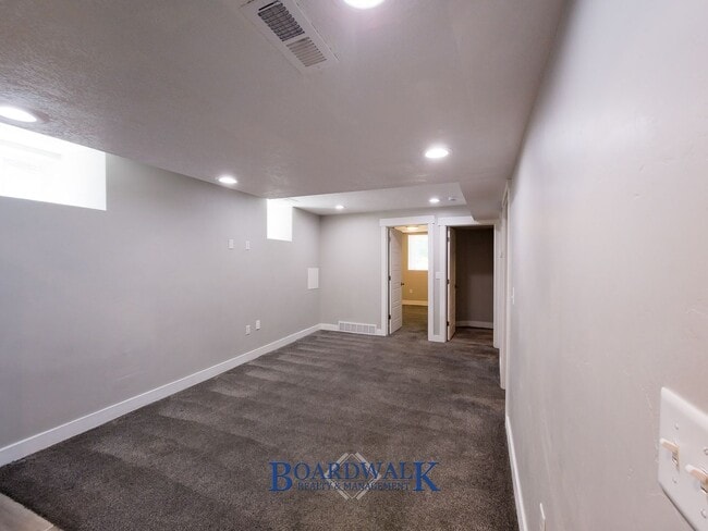 Building Photo - 555 S 900 E