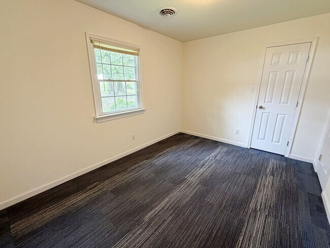 Building Photo - 9625 Shiloh Dr