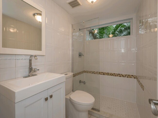 Building Photo - 4000 Alhambra Cir