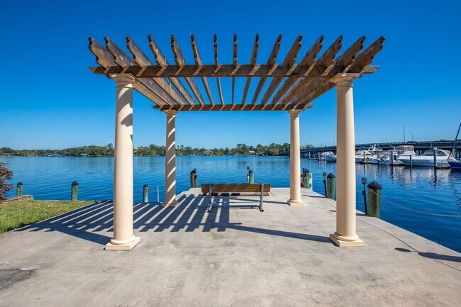 Building Photo - Adorable condo, waterfront view