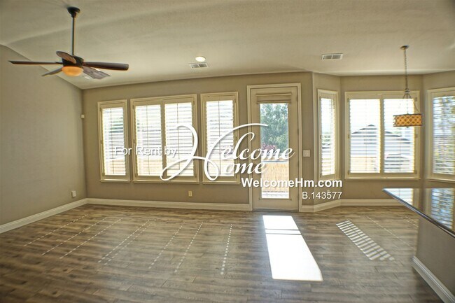 Building Photo - 4742 Village Green Pkwy