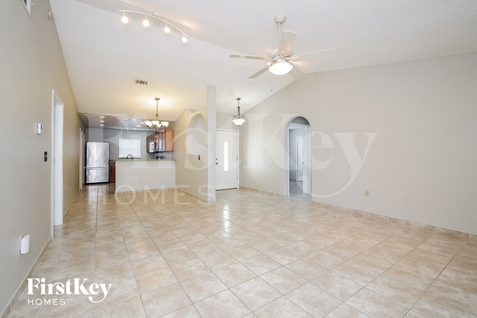 Building Photo - 585 Koala Dr