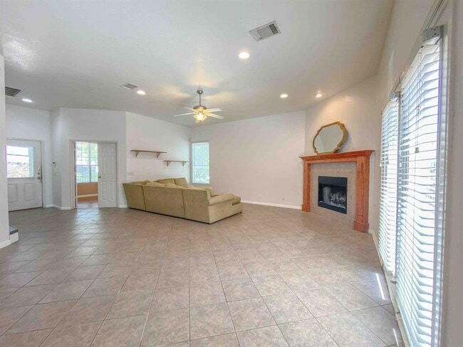 Building Photo - 609 W 37th St