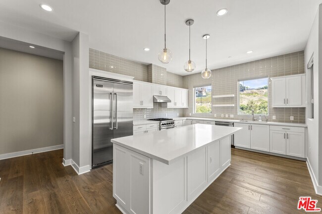 Building Photo - 12705 Bluff Creek Dr