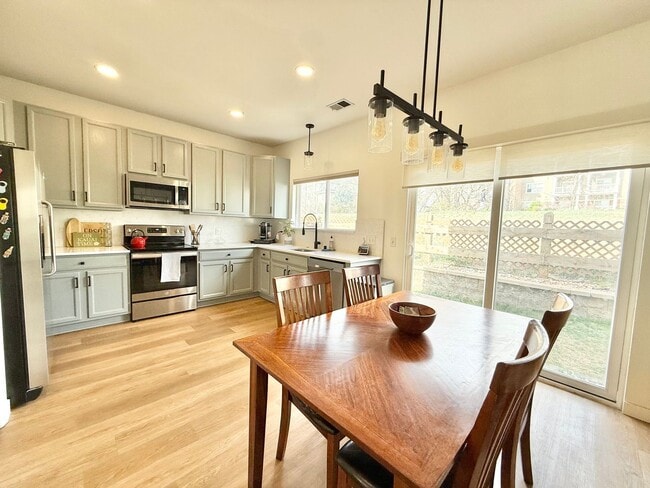 Building Photo - 387 Ivory Cir