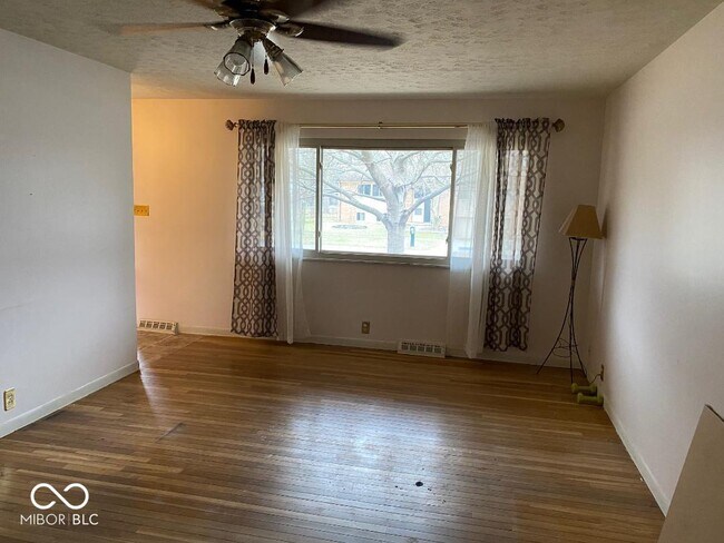 Building Photo - 8065 Hoover Ln