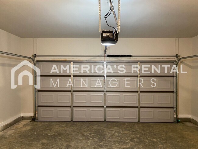 Building Photo - 460 Ridgeview Cir