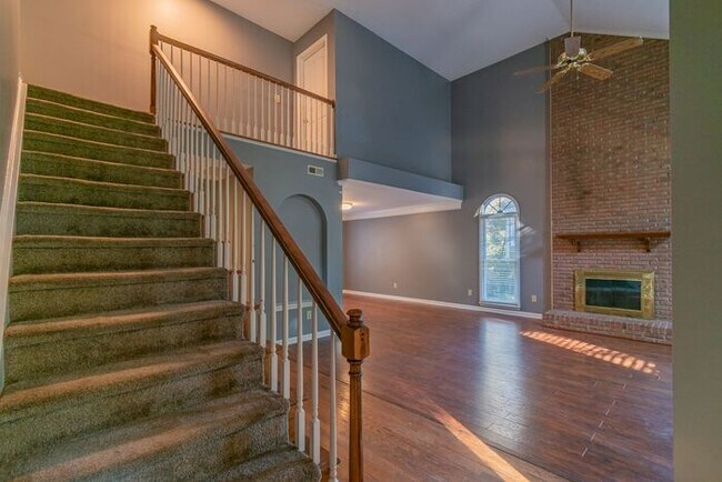 Building Photo - Beautiful 4-bedroom 2.5 bath home in desirable Brownes Ferry subdivision