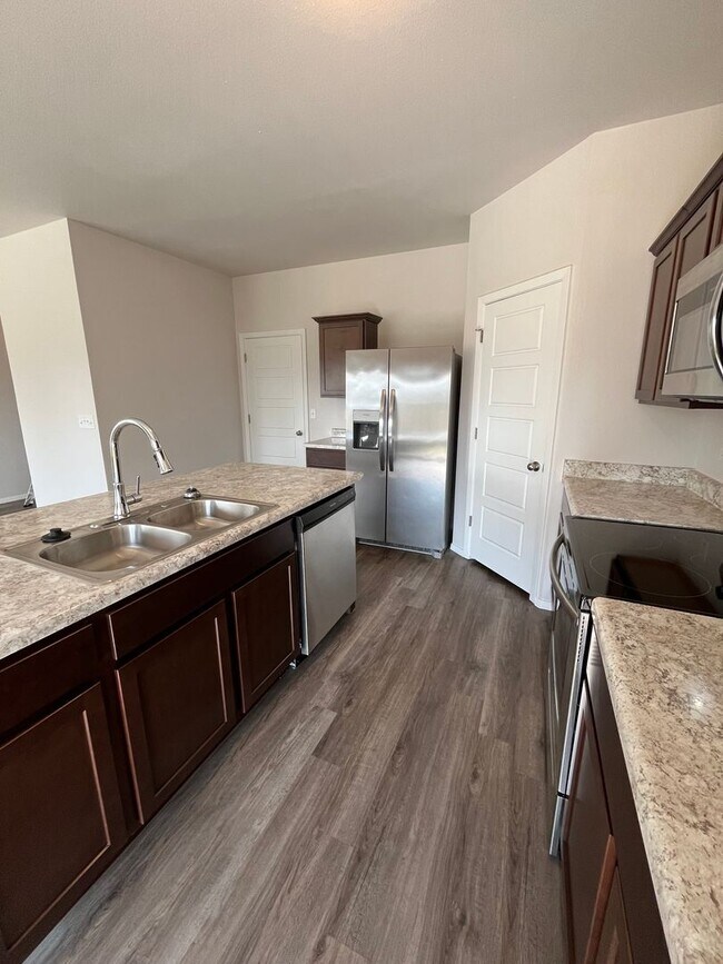 Building Photo - *Pre-leasing* Three Bedroom | Two and a Half Bathroom Home in Farmington