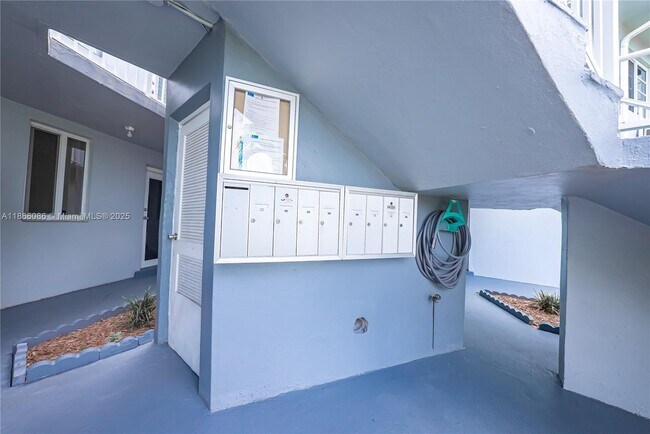 Building Photo - 1701 NE Miami Gardens Dr