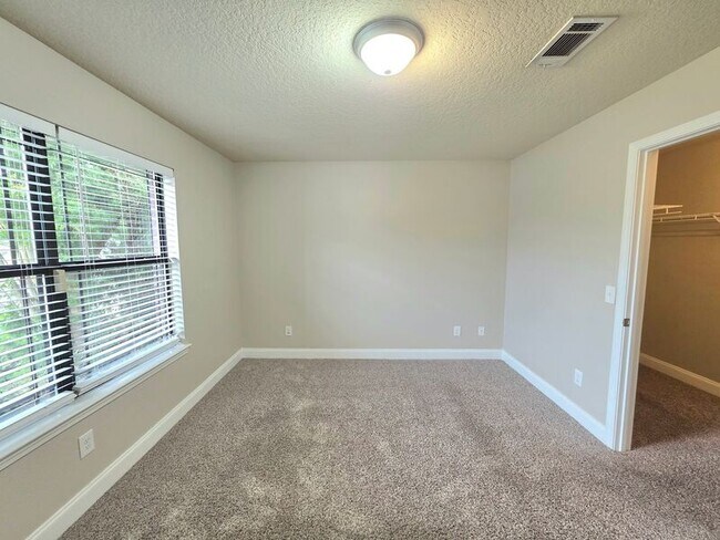 Building Photo - 4992 Makenna Cir