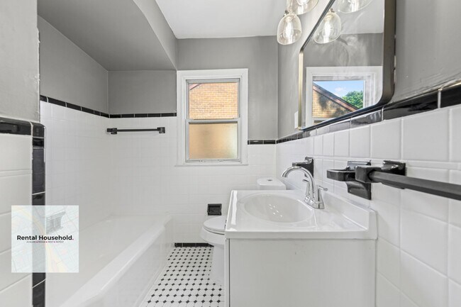 Building Photo - Stunning Renovated 3-Bedroom Bungalow