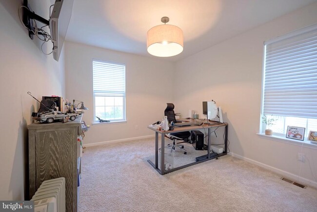 Building Photo - 65 Westmont Dr