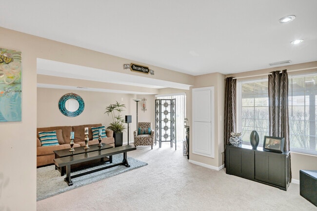 Building Photo - 1263 Tamarack Dr