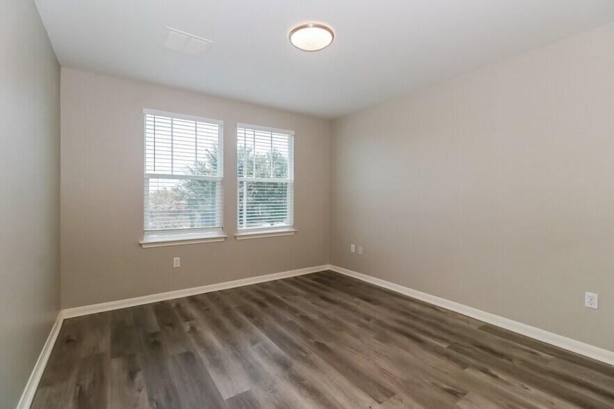 Building Photo - 388 Musgrav