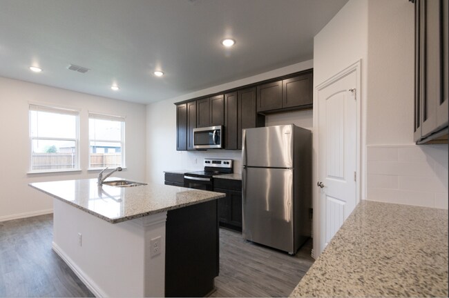 Building Photo - 2748 William St